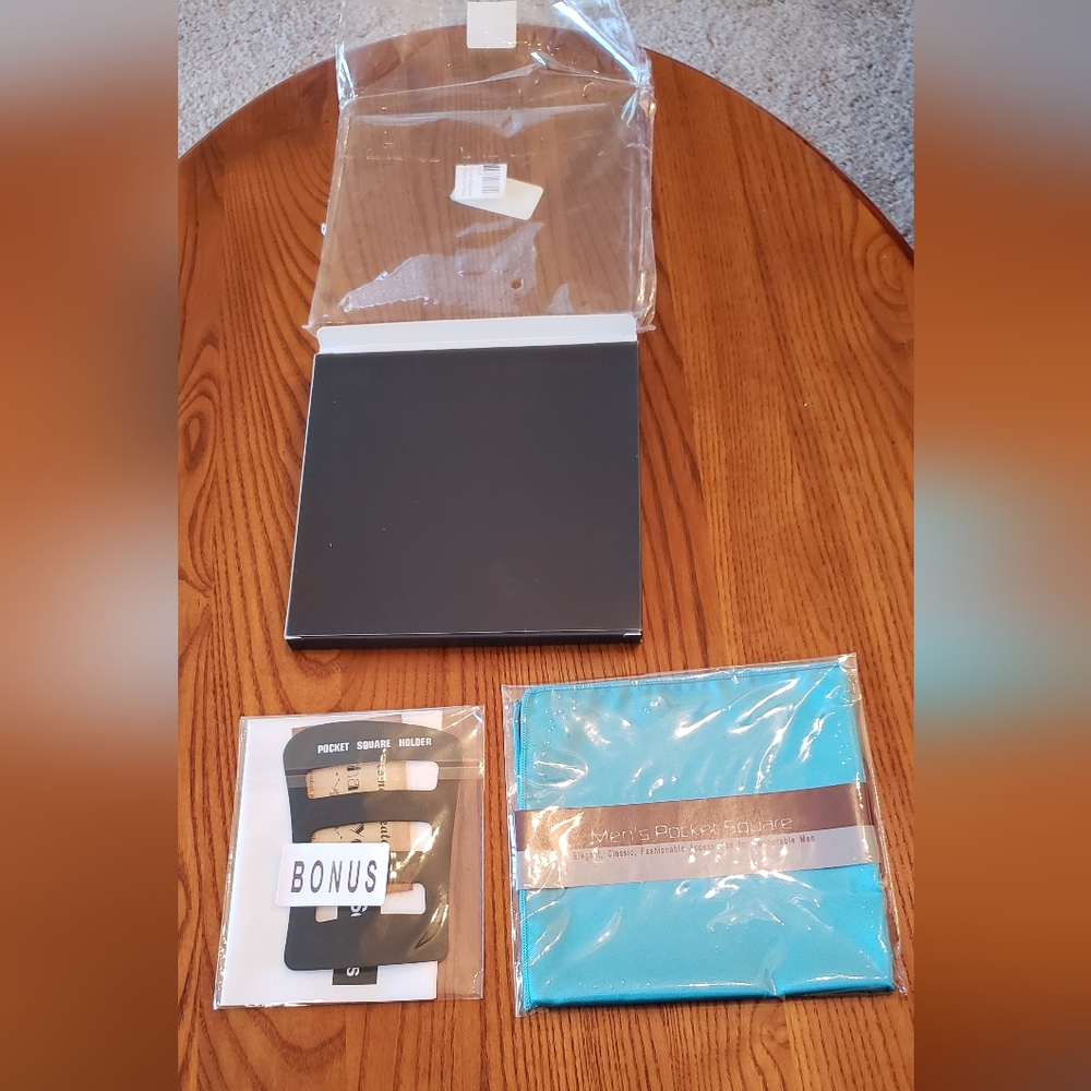 Men's silk turquoise pocket square w/holder - NEW